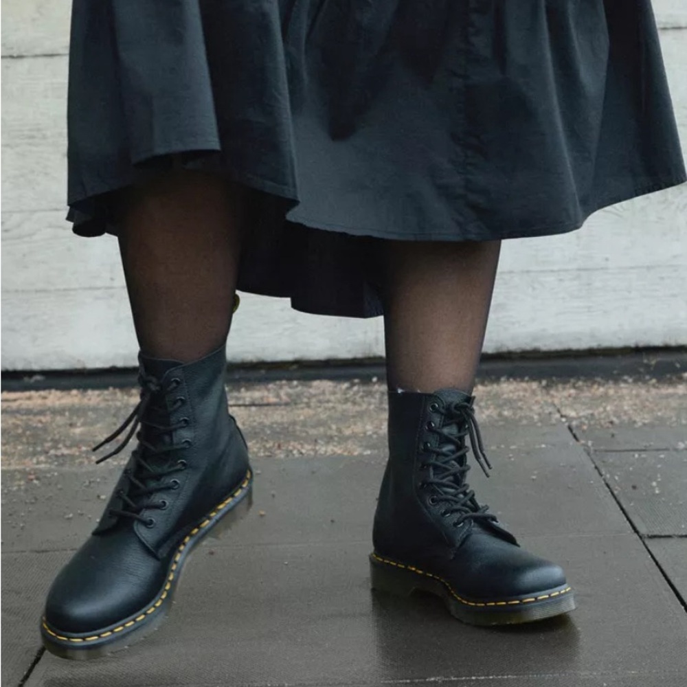 DR MARTENS 1460 WOMEN'S VIRGINIA LEATHER BOOTS